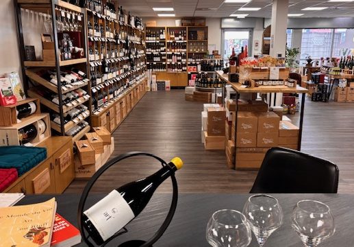 Caviste Nîmes ville active Le Comptoir de Bacchus cave Nîmes
